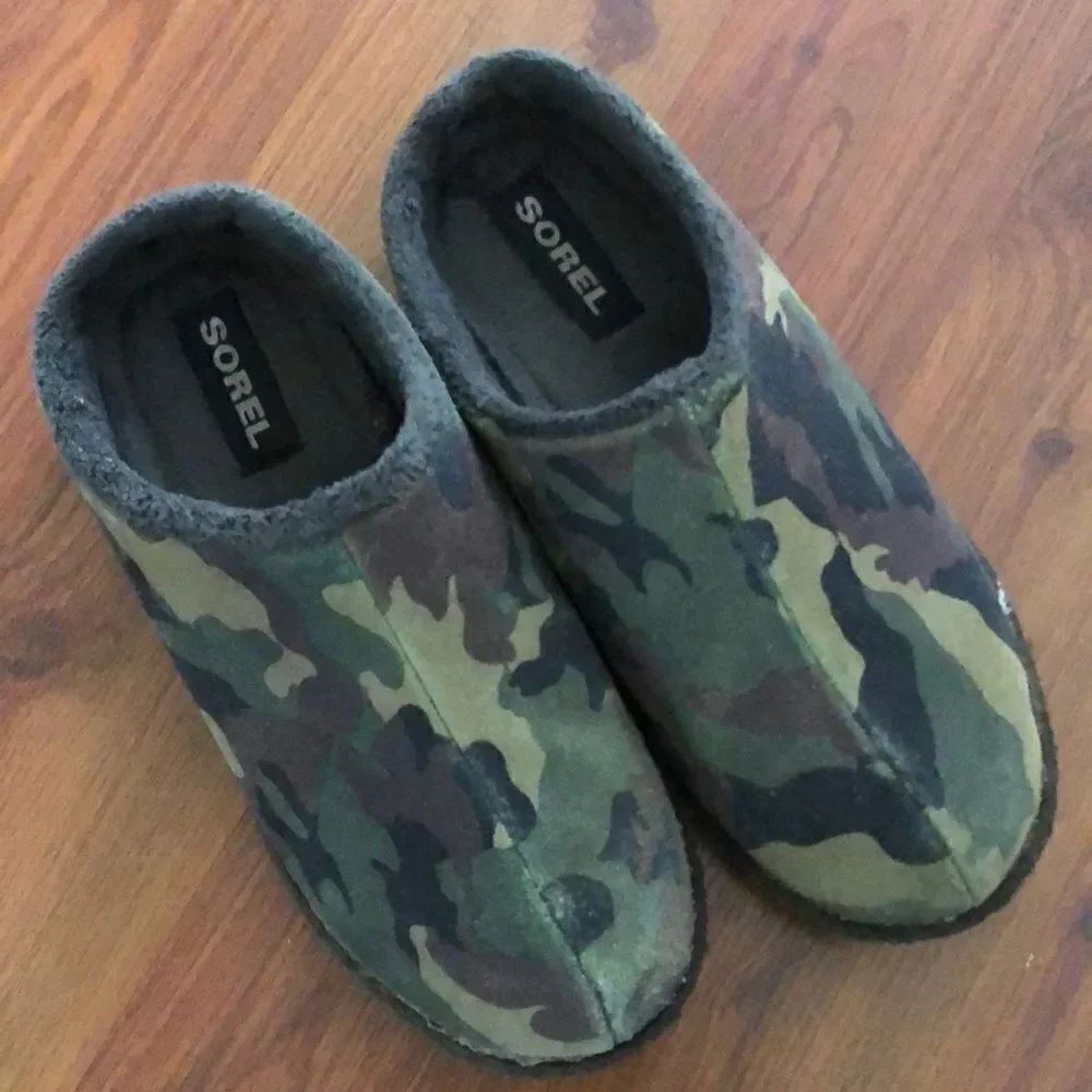SOREL Camo Sherpa lined mule slipper youth 4
